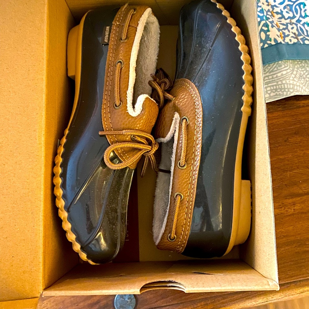 JBU WATERPROOF. With box